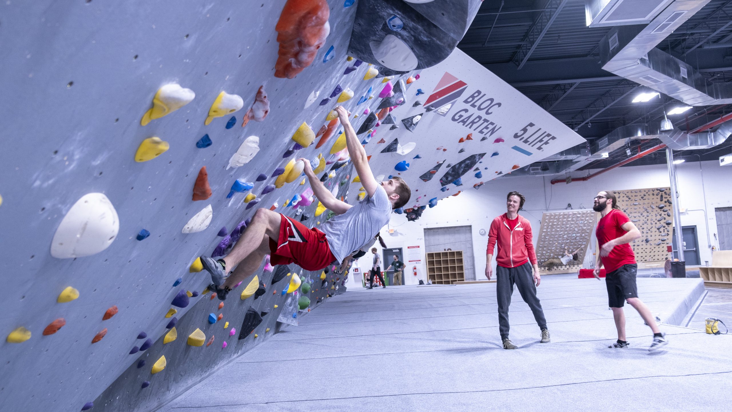 people take the discover climbing fundamentals class